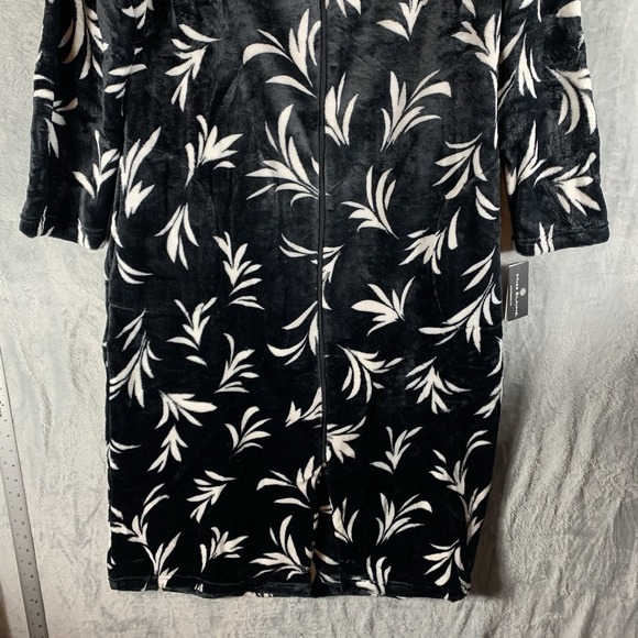 Miss Elaine Women's House Coat M Fleece Robe Full Zip Pajamas Pockets Black NWT - Picture 3 of 14